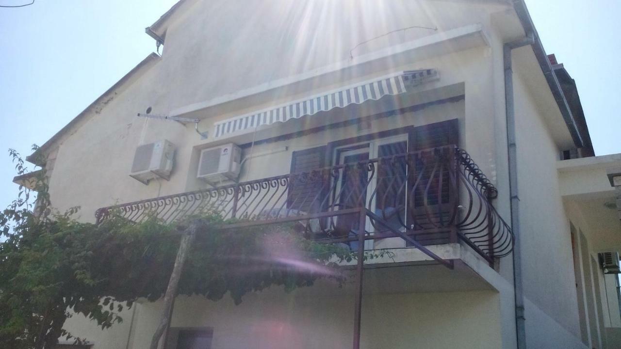 Studio With Balcony Jelsa  Buitenkant foto